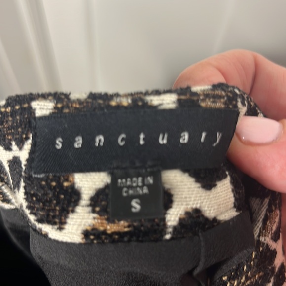 Sanctuary cheata print skirt with pockets size small. Perfect Fall piece - Picture 7 of 7